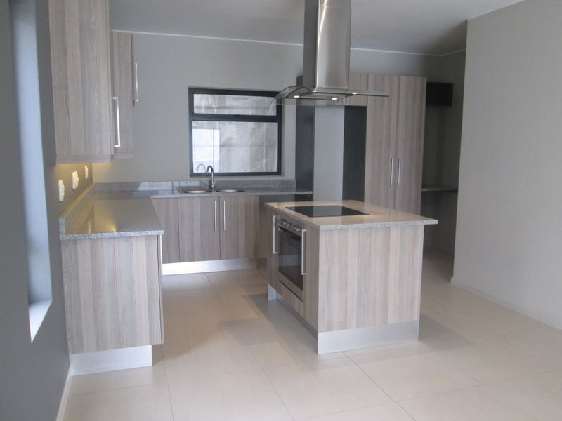 Well designed 2 bedroom 1 bathroom apartment available at the Atrium. - Photo 7