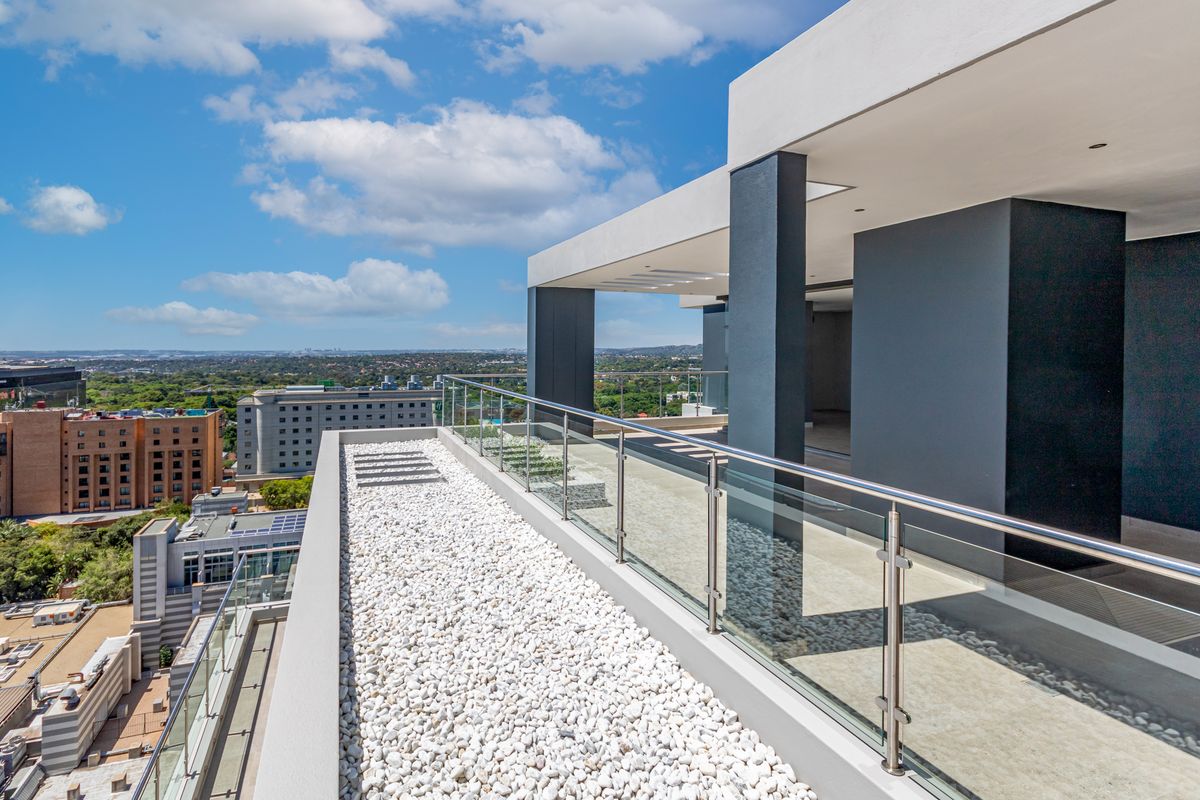 Luxury & Modern 3 Bedroom Penthouse on Top Floor with Back-up Generator - Photo 3