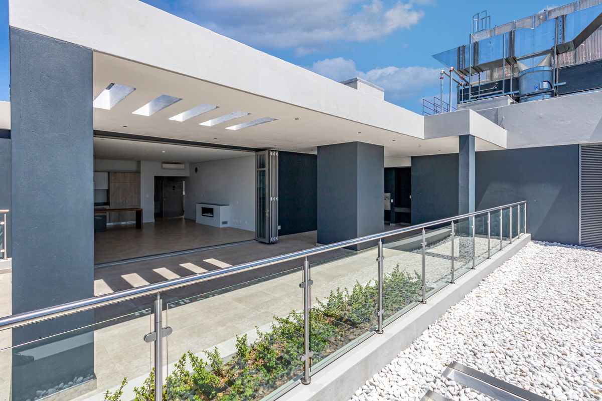 Luxury & Modern 3 Bedroom Penthouse on Top Floor with Back-up Generator - Photo 4