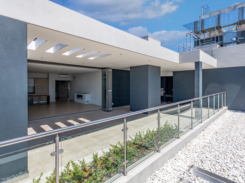 Luxury & Modern 3 Bedroom Penthouse on Top Floor with Back-up Generator - Photo 4