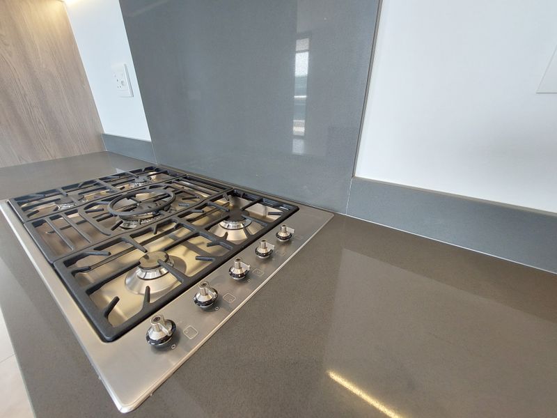 Well-designed 3 Bedroom Penthouse Offering Some of the Best Views in Jhb. - Photo 10