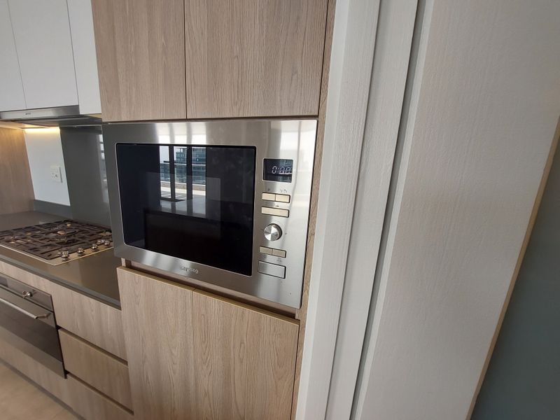 Well-designed 3 Bedroom Penthouse Offering Some of the Best Views in Jhb. - Photo 9