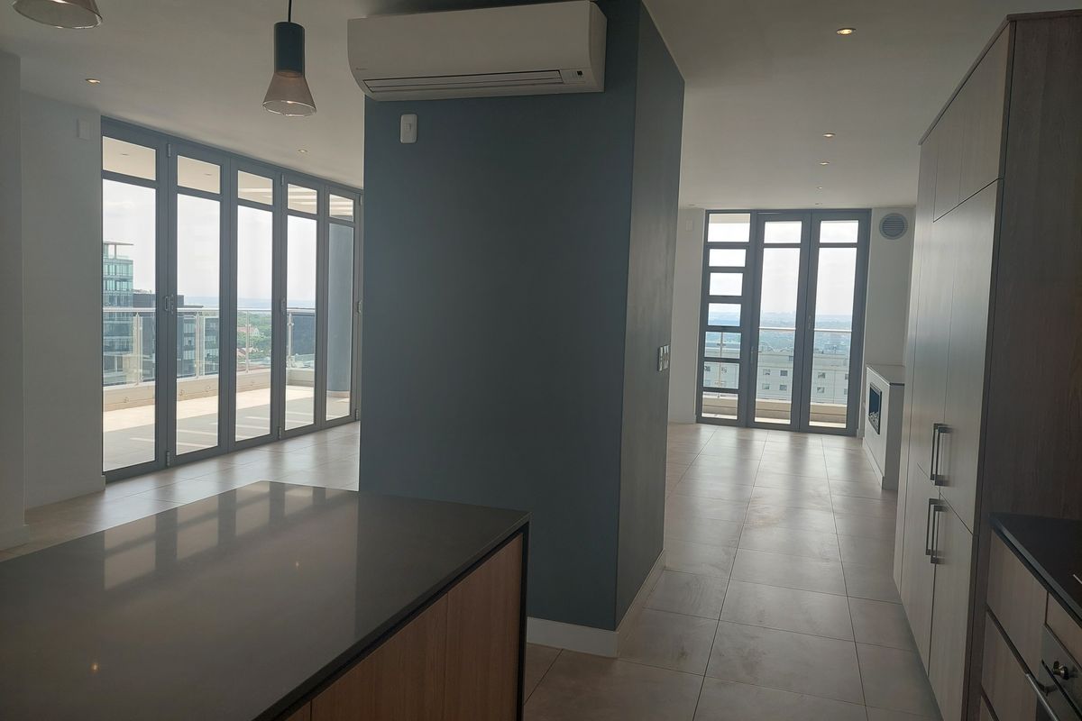 Well-designed 3 Bedroom Penthouse Offering Some of the Best Views in Jhb. - Photo 3
