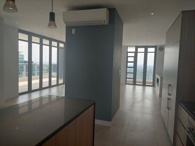 Well-designed 3 Bedroom Penthouse Offering Some of the Best Views in Jhb. - Photo 3