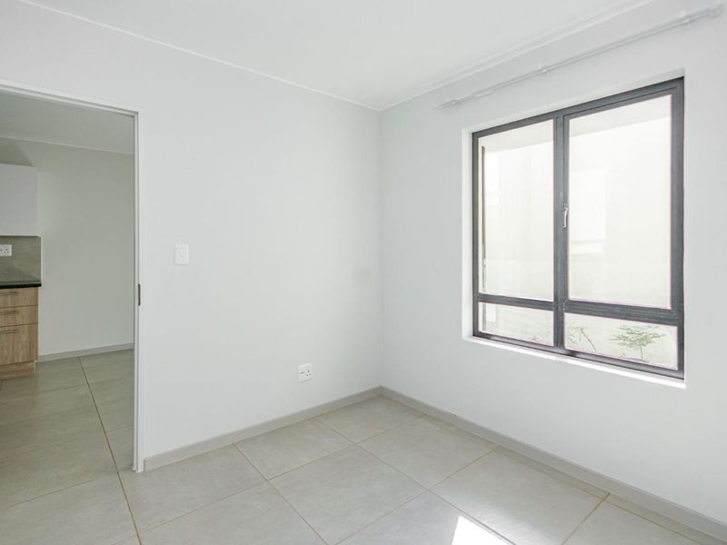 New Development.  Ground Floor Stylish 2 Bed 1 Bath Apartment in Rivonia - Photo 10