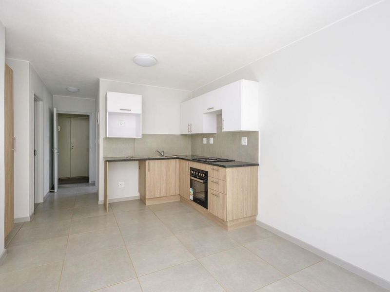 New Development.  Ground Floor Stylish 2 Bed 1 Bath Apartment in Rivonia - Photo 5