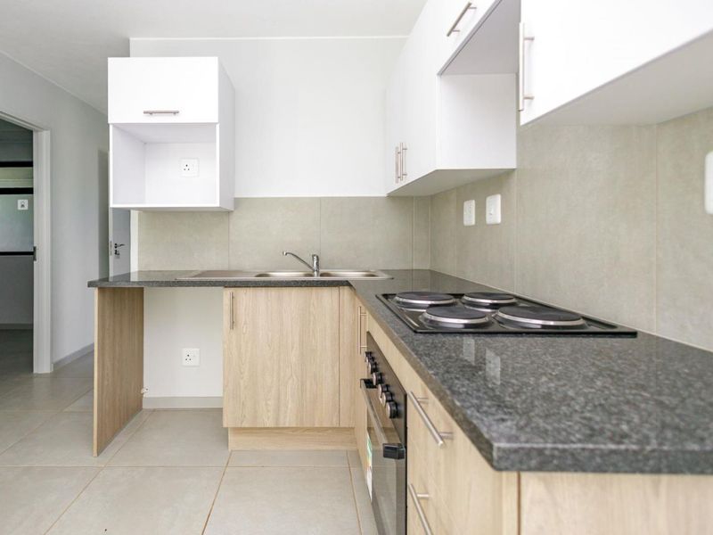 New Development.  Ground Floor Stylish 2 Bed 1 Bath Apartment in Rivonia - Photo 6