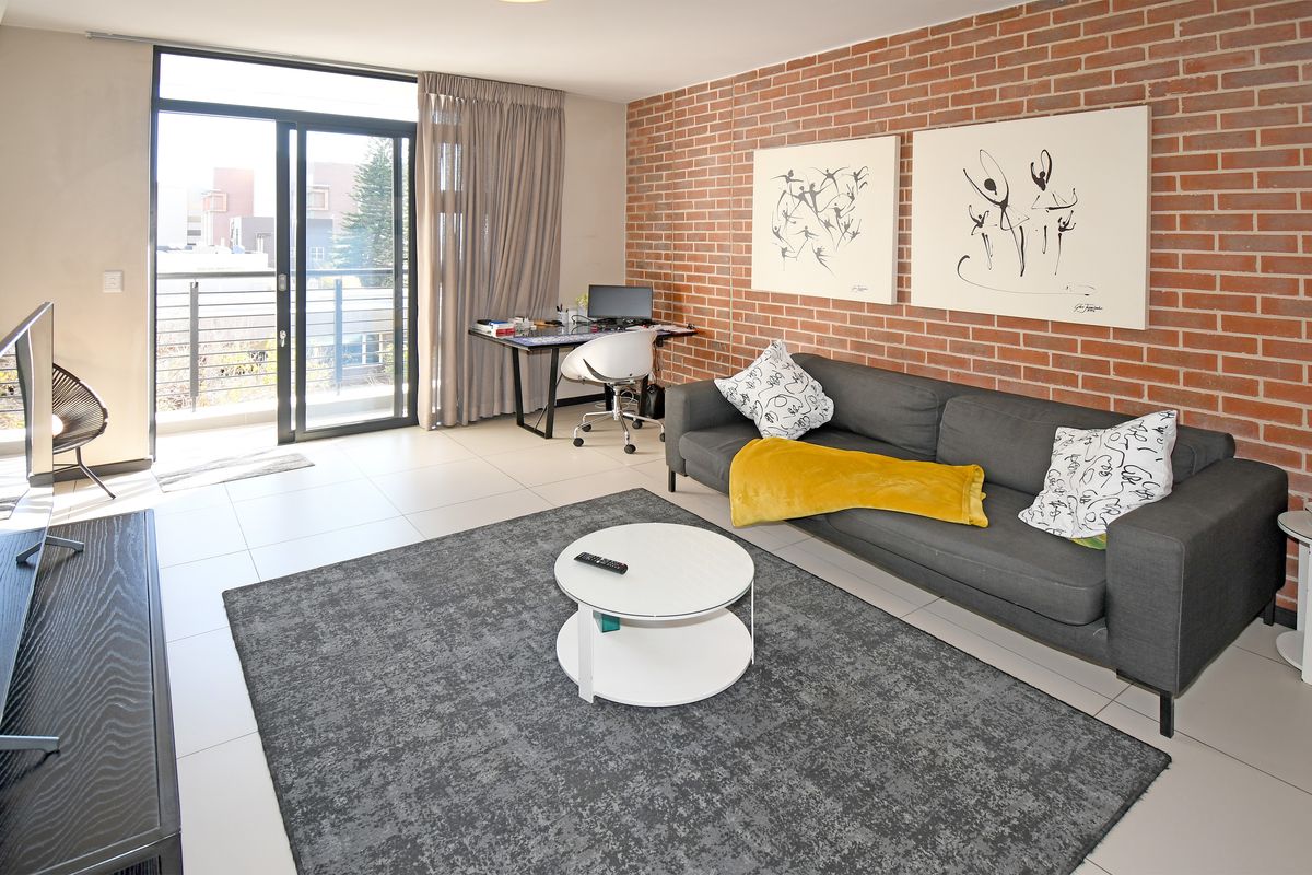 West Facing 2 Bedroom, 2 Bathroom Apartment in Rosebank - Photo 4