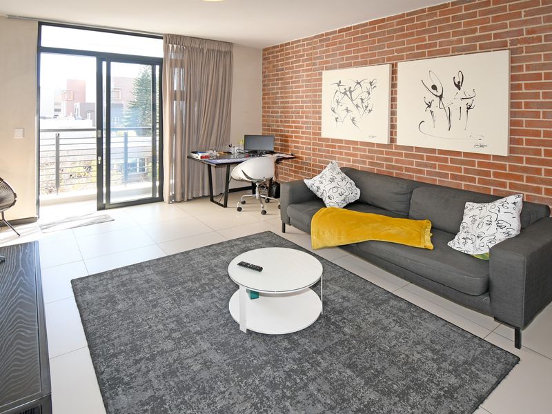 West Facing 2 Bedroom, 2 Bathroom Apartment in Rosebank - Photo 4