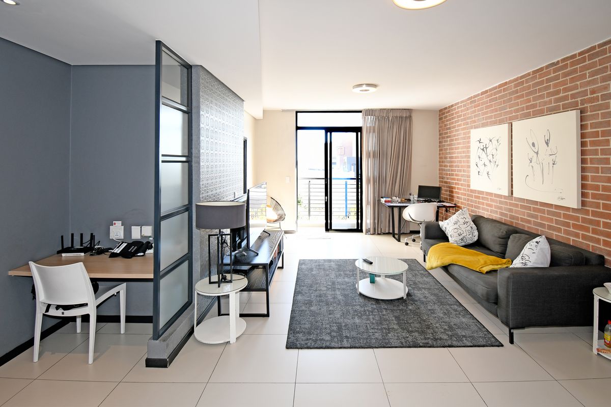 West Facing 2 Bedroom, 2 Bathroom Apartment in Rosebank - Photo 3