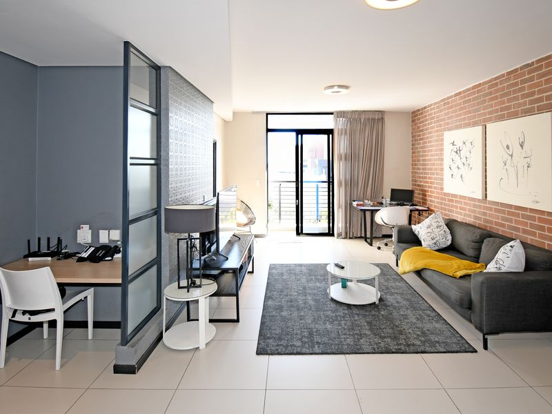 West Facing 2 Bedroom, 2 Bathroom Apartment in Rosebank - Photo 3