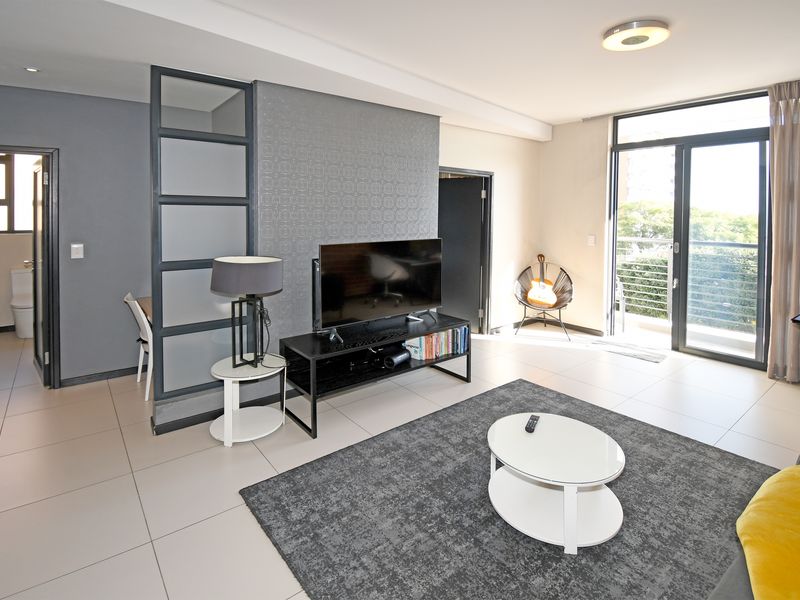 West Facing 2 Bedroom, 2 Bathroom Apartment in Rosebank - Photo 10