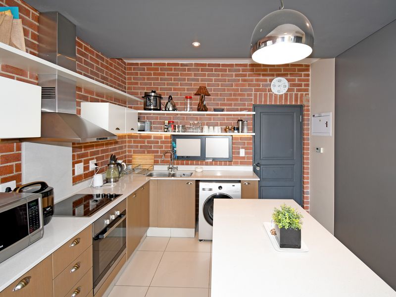 West Facing 2 Bedroom, 2 Bathroom Apartment in Rosebank - Photo 8