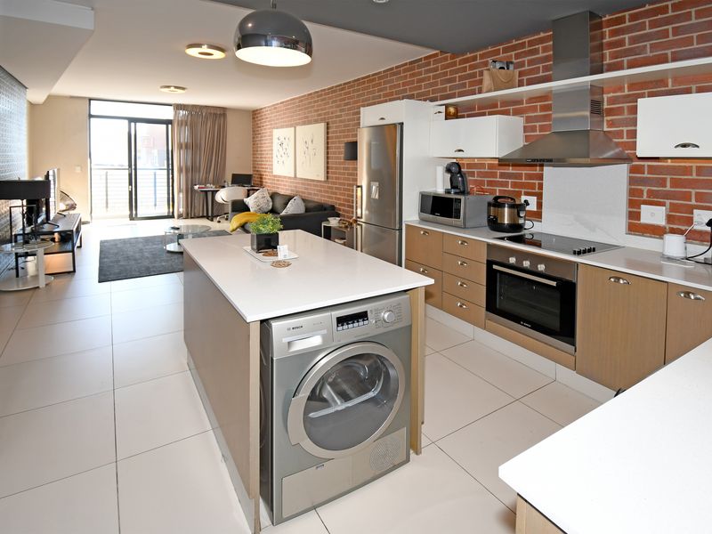 West Facing 2 Bedroom, 2 Bathroom Apartment in Rosebank - Photo 7