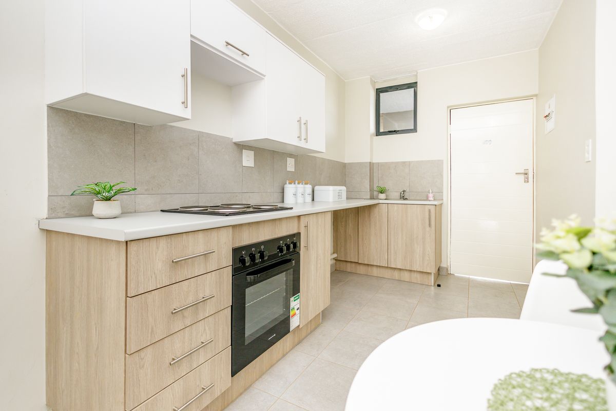 Stylish Yet Practical 2 Bed 1 Bath Apartment in the Ferndale - Photo 4