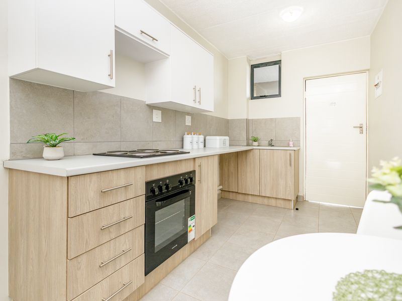 Stylish Yet Practical 2 Bed 1 Bath Apartment in the Ferndale - Photo 4