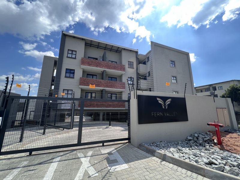 Stylish Yet Practical 2 Bed 1 Bath Apartment in the Ferndale - Photo 2