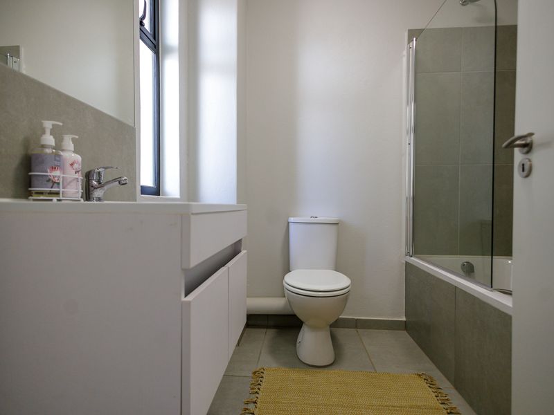 Superbly Positioned 2 Bed 1 Bath Apartment -Investor Package Available - Photo 8