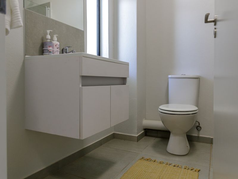 Superbly Positioned 2 Bed 1 Bath Apartment -Investor Package Available - Photo 9