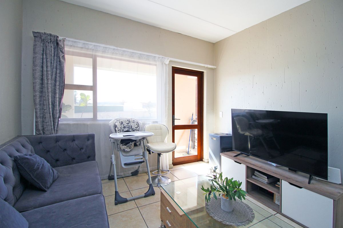 2 Bedroom, 1 Bathroom First-Floor Unit in Ferndale - Photo 2