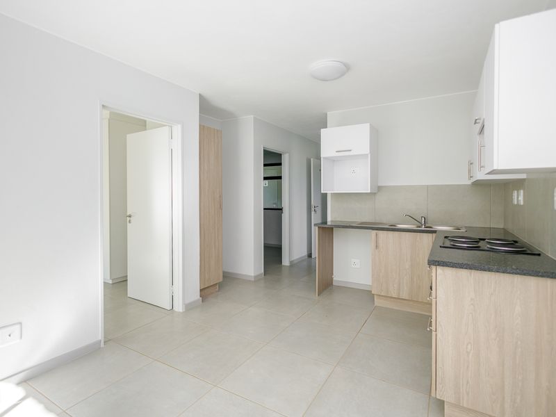 2 Bedroom 1 Bathroom Second Floor Apartment in Brooke Manor - Photo 4