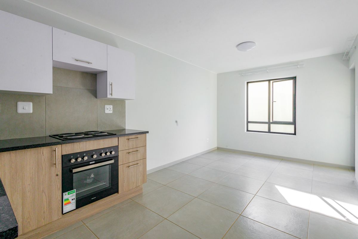 2 Bedroom 1 Bathroom Second Floor Apartment in Brooke Manor - Photo 3