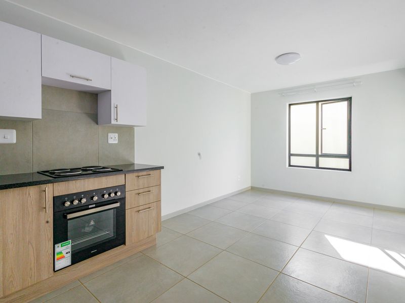 2 Bedroom 1 Bathroom Second Floor Apartment in Brooke Manor - Photo 3