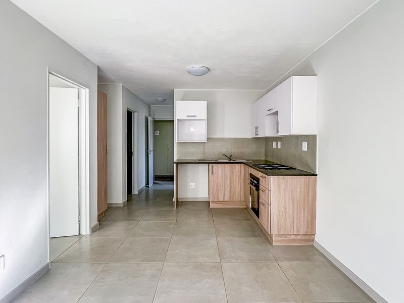 2 Bedroom 1 Bathroom Second Floor Apartment in Brooke Manor - Photo 5