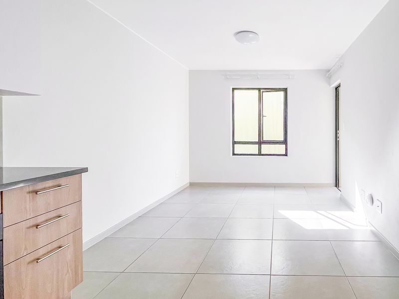 2 Bedroom 1 Bathroom Second Floor Apartment in Brooke Manor - Photo 2