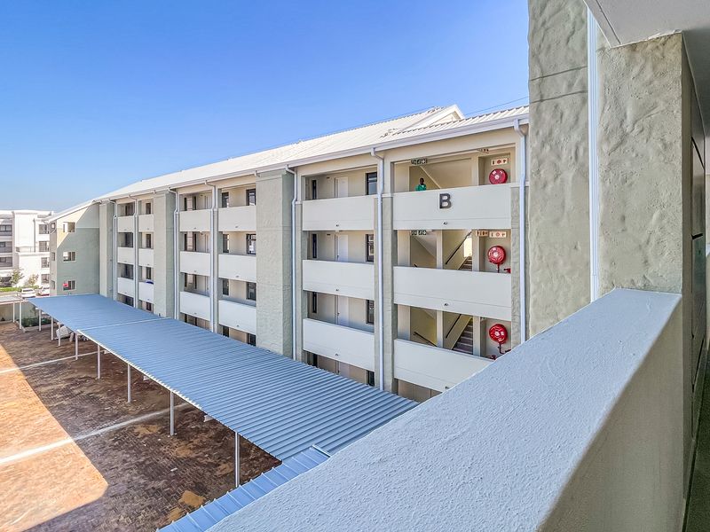 Stylish Yet Practical 2 Bedroom 1 Bathroom Apartment - Photo 2