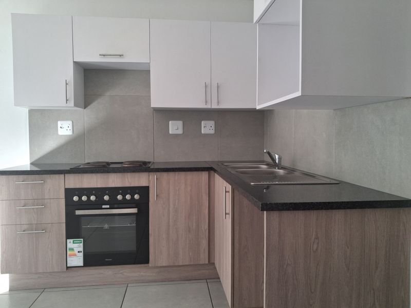 Stylish Yet Practical 2 Bedroom 1 Bathroom Apartment - Photo 8