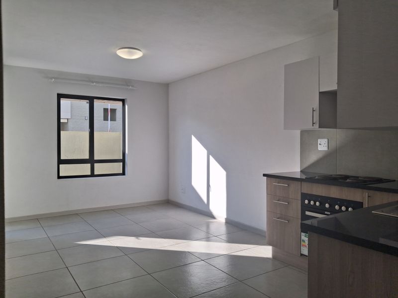 Stylish Yet Practical 2 Bedroom 1 Bathroom Apartment - Photo 5