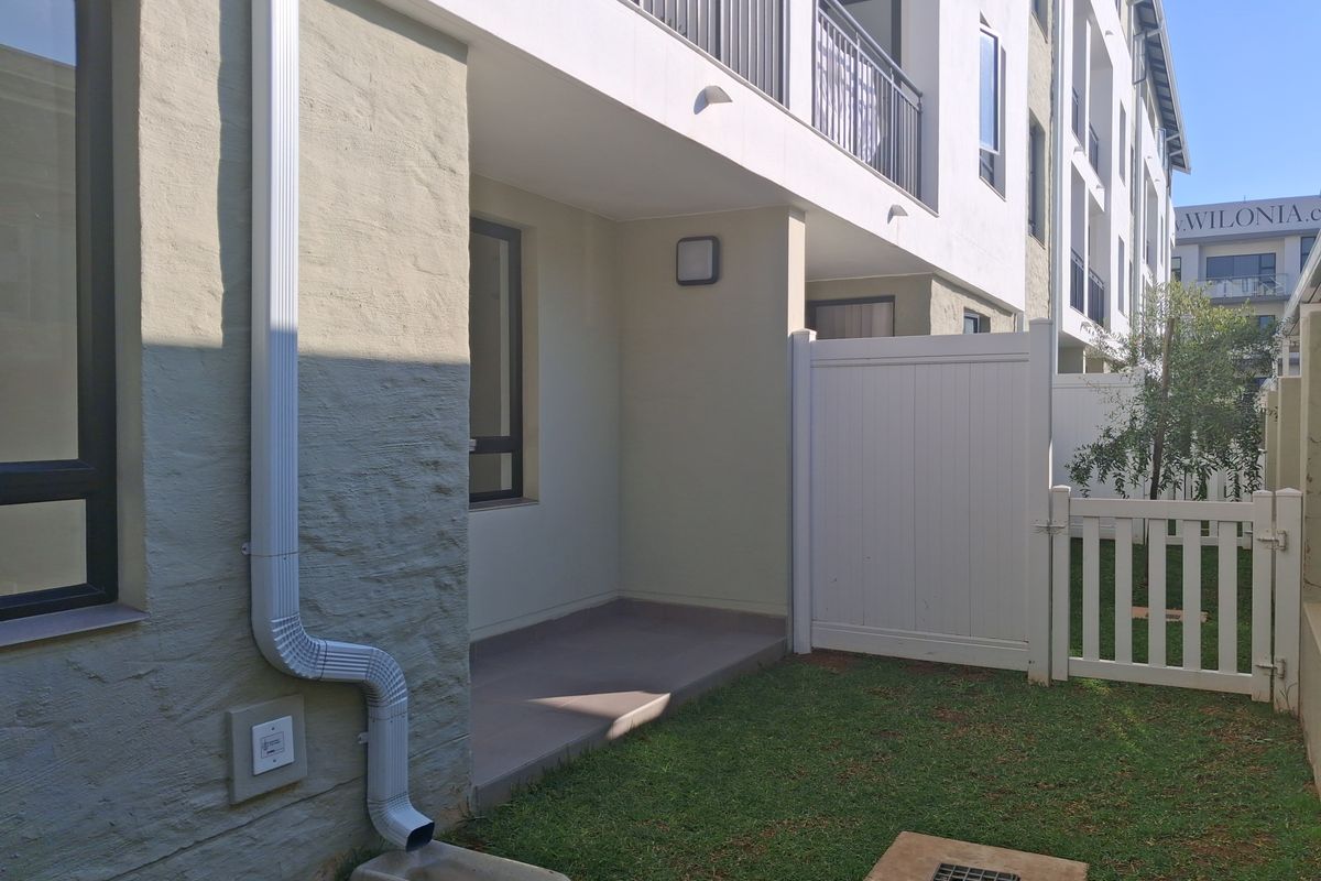 Stylish Yet Practical 2 Bedroom 1 Bathroom Apartment - Photo 3