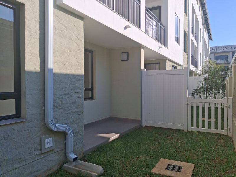 Stylish Yet Practical 2 Bedroom 1 Bathroom Apartment - Photo 3