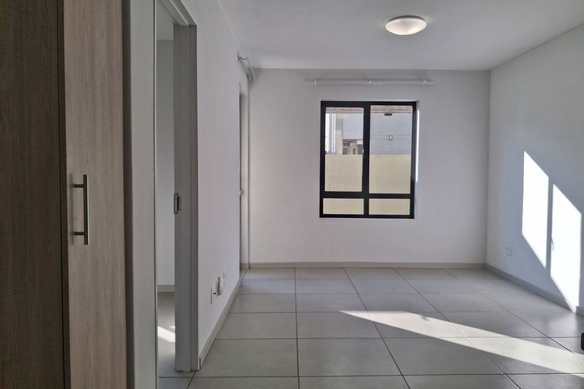 Stylish Yet Practical 2 Bedroom 1 Bathroom Apartment - Photo 4