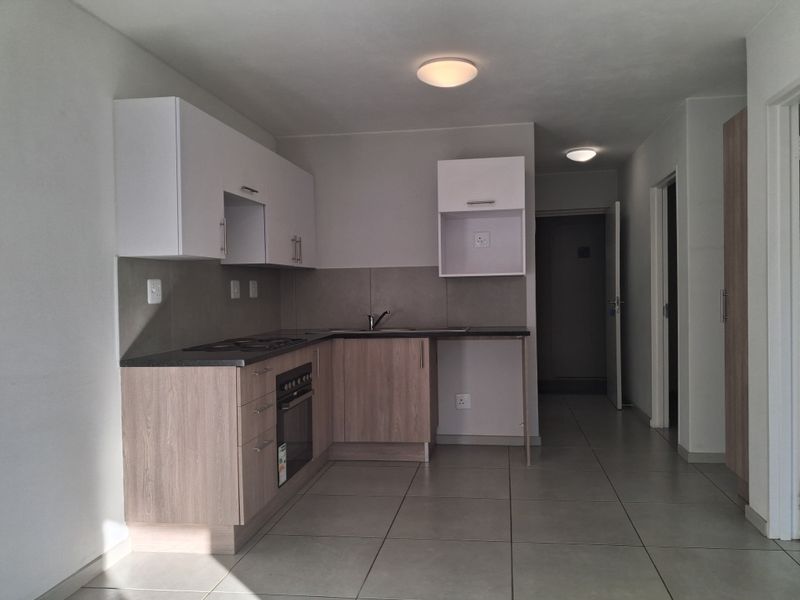 Stylish Yet Practical 2 Bedroom 1 Bathroom Apartment - Photo 10