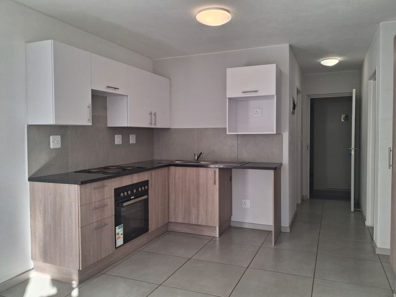 Stylish Yet Practical 2 Bedroom 1 Bathroom Apartment - Photo 7