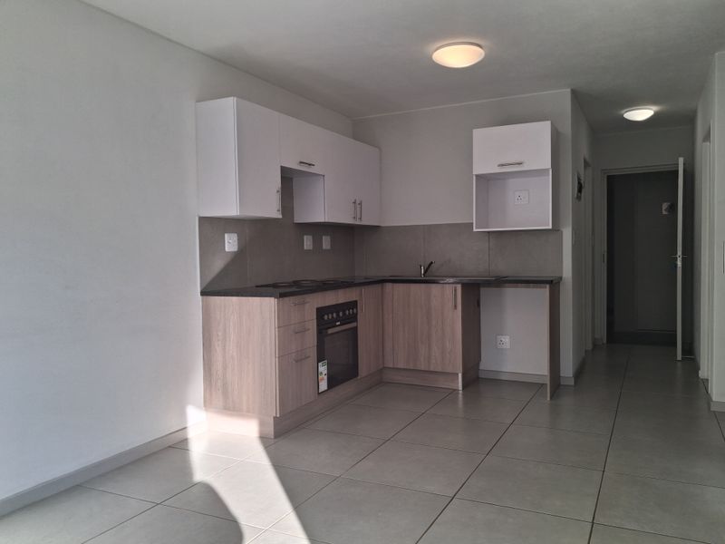 Stylish Yet Practical 2 Bedroom 1 Bathroom Apartment - Photo 9