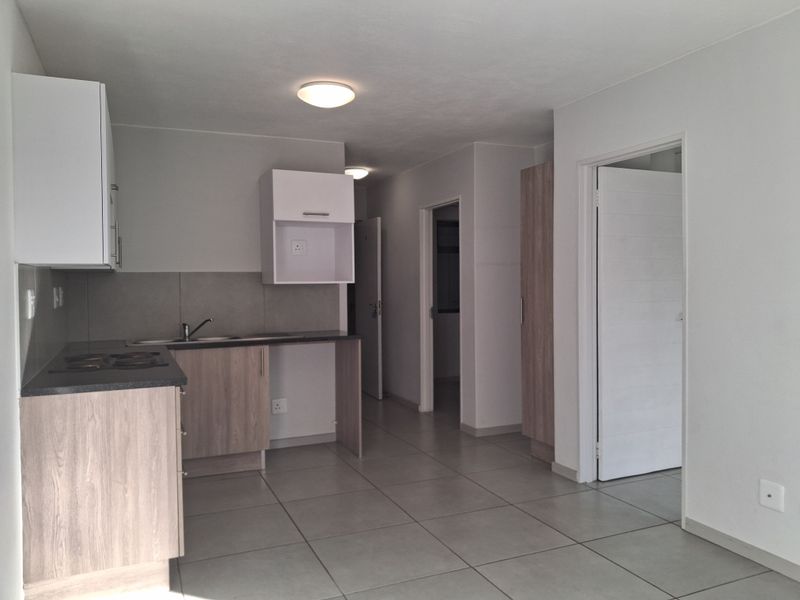 Stylish Yet Practical 2 Bedroom 1 Bathroom Apartment - Photo 6