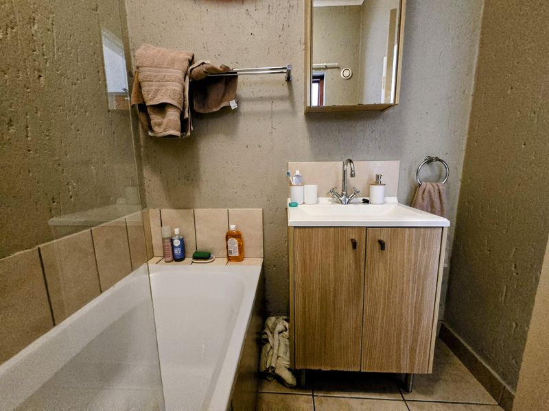 Top floor 1 bed in Notting Hill - Photo 9