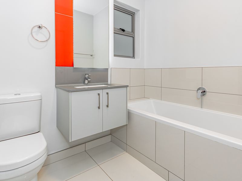 High-Rise Apartments | Off-Grid, Stress-Free Living - 2 Bed 1 Bath Apartment - Photo 10