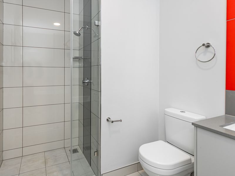 High-Rise Apartments | Off-Grid, Stress-Free Living - 2 Bed 1 Bath Apartment - Photo 9