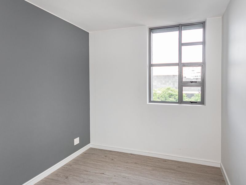 High-Rise Apartments | Off-Grid, Stress-Free Living - 2 Bed 1 Bath Apartment - Photo 8