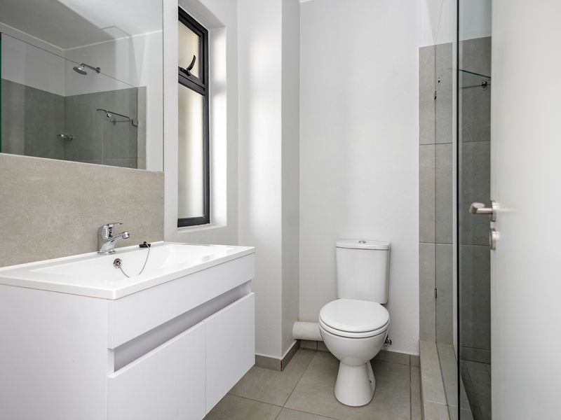 Perfectly Located 2 Bedroom 1 Bathroom Apartment - Photo 7