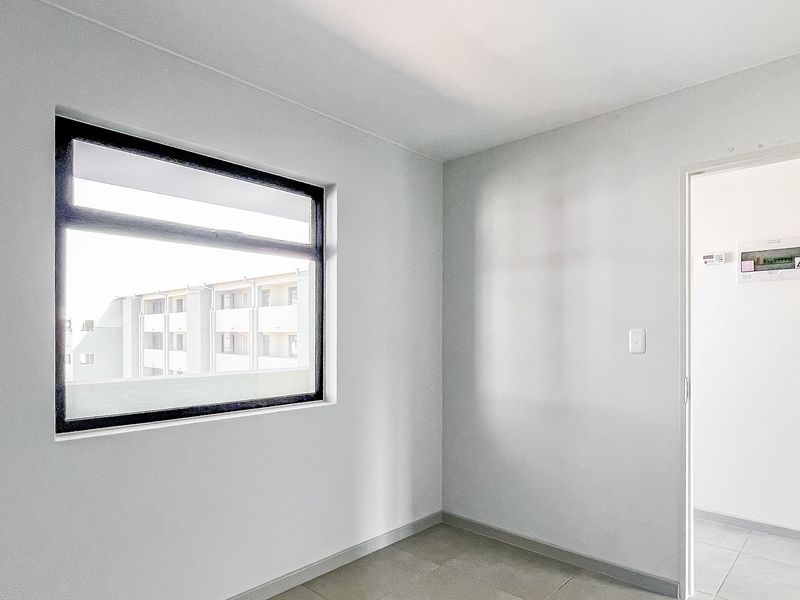 Perfectly Located 2 Bedroom 1 Bathroom Apartment - Photo 6