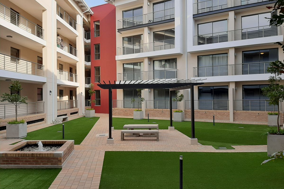 Off The Grid Studio Apartment at The View - Morningside - Photo 4