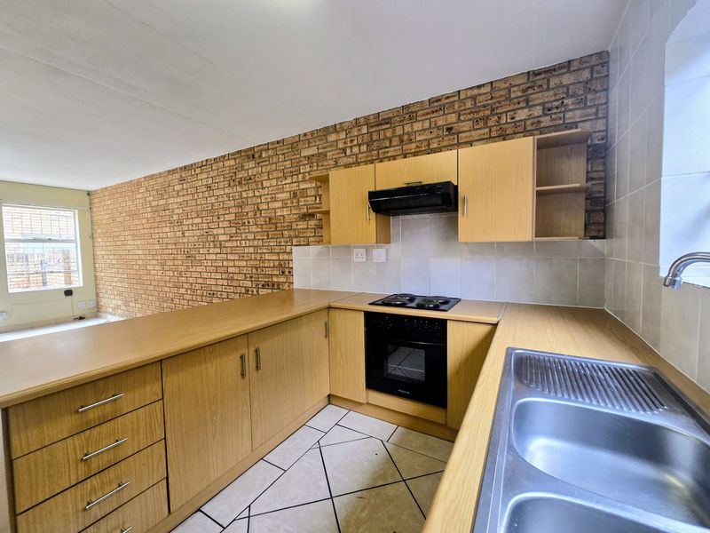 Modern 2-Bedroom, 2-Bathroom Two-Story Unit - Photo 4