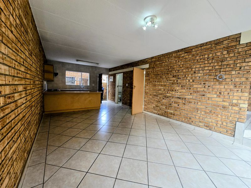 Modern 2-Bedroom, 2-Bathroom Two-Story Unit - Photo 3