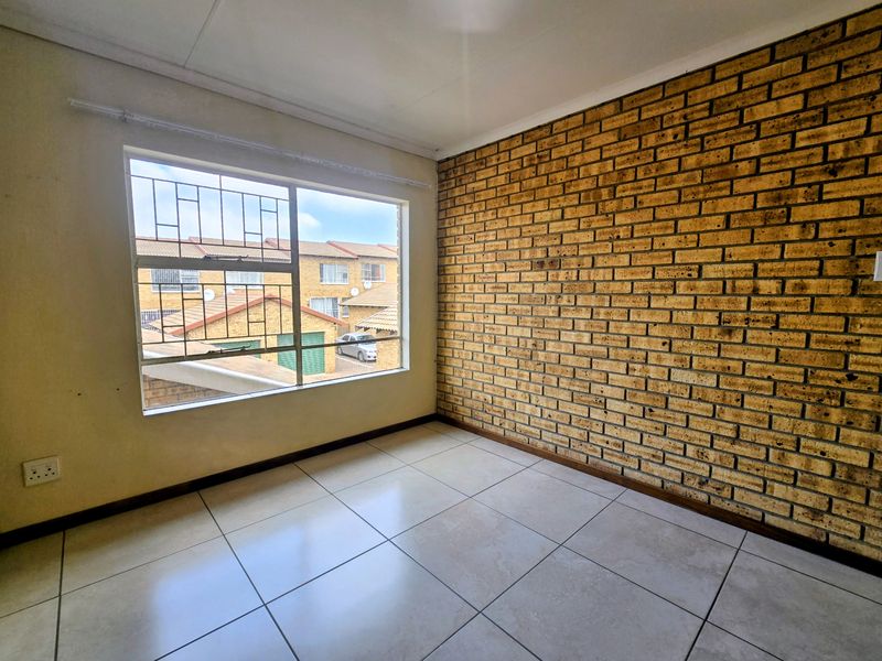 Modern 2-Bedroom, 2-Bathroom Two-Story Unit - Photo 9