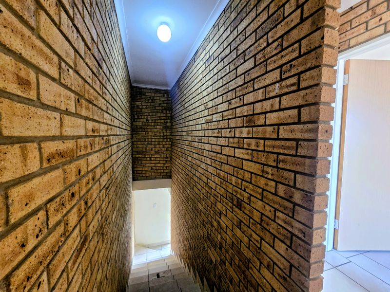 Modern 2-Bedroom, 2-Bathroom Two-Story Unit - Photo 8